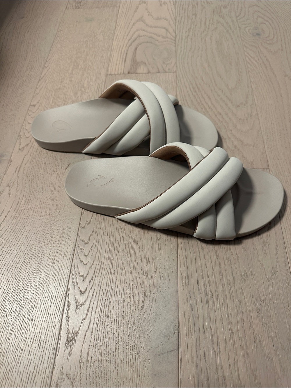 OluKai Women’s Cream Padded Cross-Strap Slide Sandals